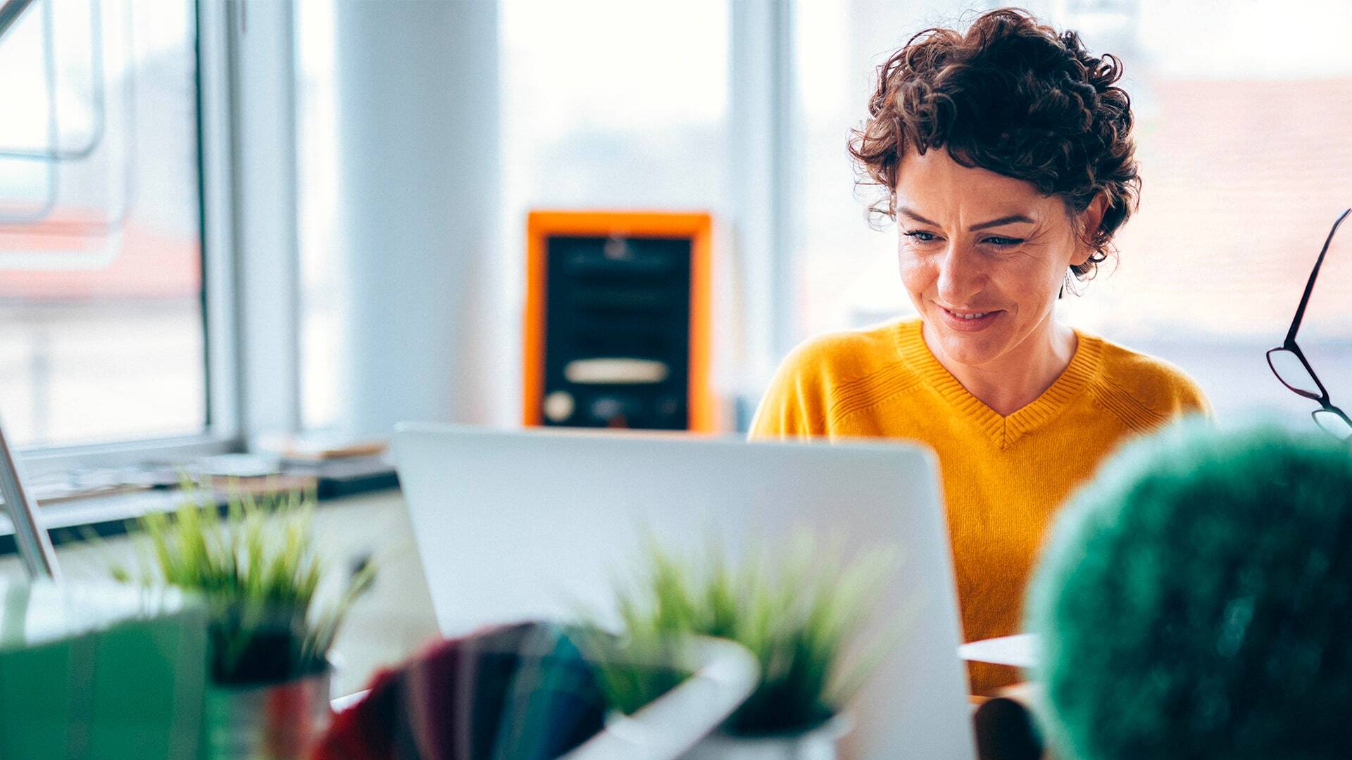 Gestionnaire de commerce créant un horaire de travail